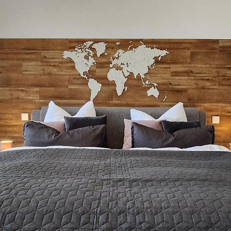 Das Ferienapartment Alexandrine Direkt Am Pfaffenteich Mit Eigenem Parkplatz Schwerin  Exteriör bild