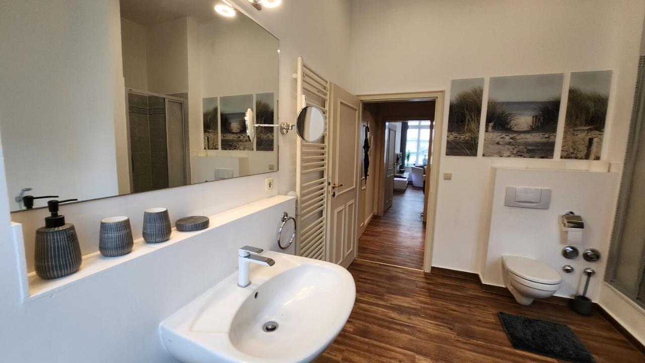 Das Ferienapartment Alexandrine Direkt Am Pfaffenteich Mit Eigenem Parkplatz Schwerin  Exteriör bild
