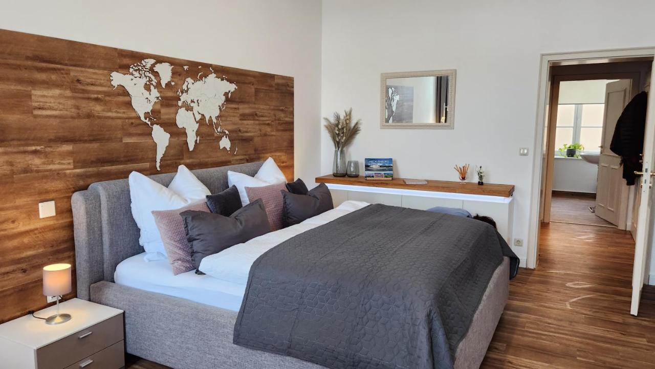 Das Ferienapartment Alexandrine Direkt Am Pfaffenteich Mit Eigenem Parkplatz Schwerin  Exteriör bild